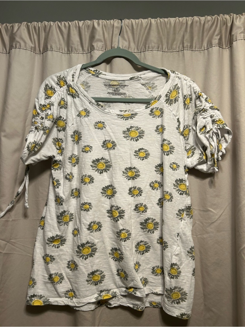 White Short Sleeve Sunflower Print Tee with Ruched Sleeves